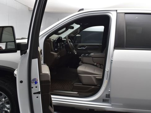 Used 2024 Chevrolet Silverado 3500 LT w/ Z71 Off-Road Package image 16