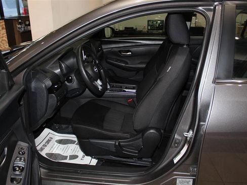 Used 2024 Nissan Sentra SV image 27