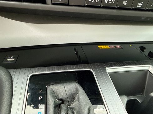 Used 2025 Toyota Sienna XLE FWD image 30
