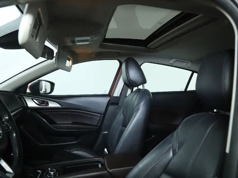 Used 2018 MAZDA MAZDA3 Touring FWD image 19