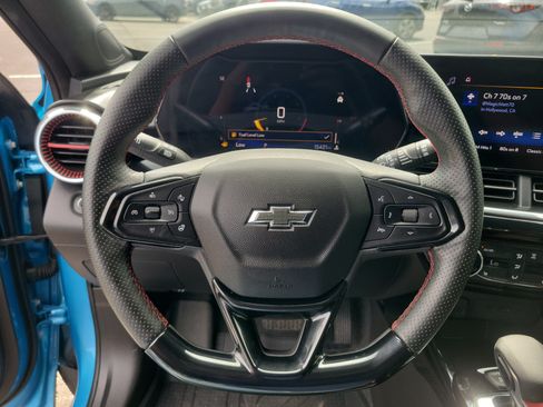 Used 2025 Chevrolet Trax RS w/ Driver Confidence Package FWD image 23