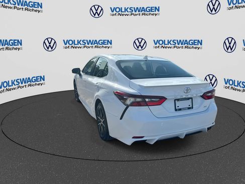 Used 2021 Toyota Camry SE FWD image 12