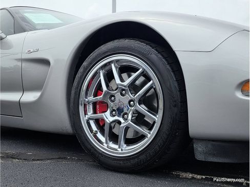 Used 2004 Chevrolet Corvette Z06 w/ Memory Package RWD image 9