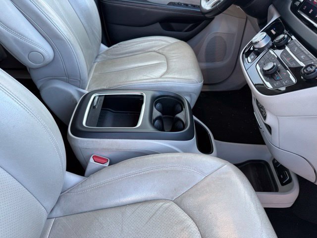 Used 2021 Chrysler Pacifica Touring-L FWD image 19