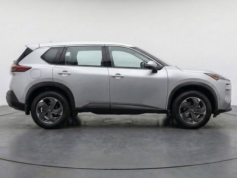 Used 2025 Nissan Rogue SV AWD/4WD image 11