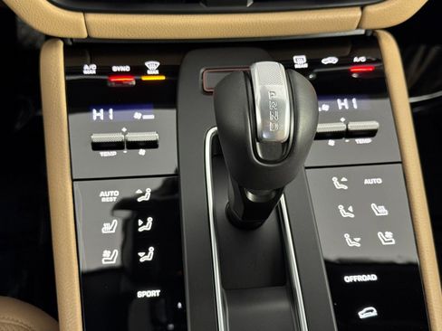 Certified 2025 Porsche Macan image 23