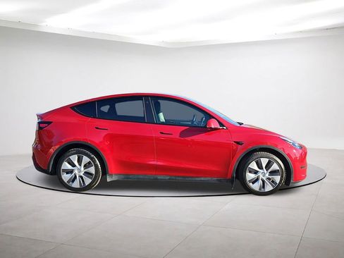 Used 2022 Tesla Model Y Long Range image 8