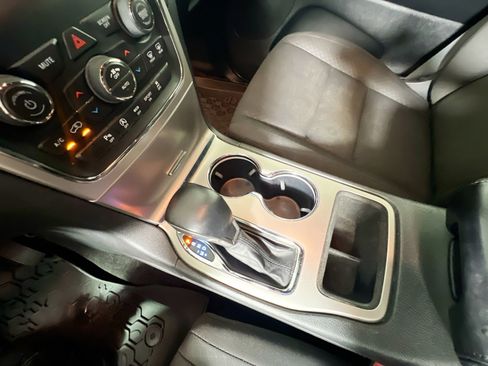 Used 2019 Jeep Grand Cherokee Laredo image 26