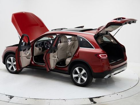 Used 2021 Mercedes-Benz GLC 300 4MATIC image 32