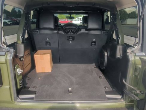 Used 2022 Jeep Wrangler Unlimited Rubicon w/ Cold Weather Group AWD/4WD image 24