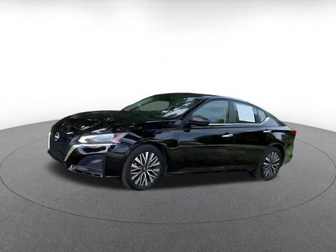 Used 2025 Nissan Altima 2.5 SV FWD image 5