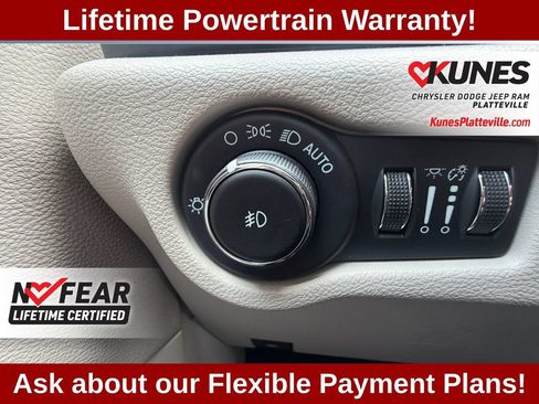 Used 2022 Chrysler Pacifica Touring-L FWD image 19