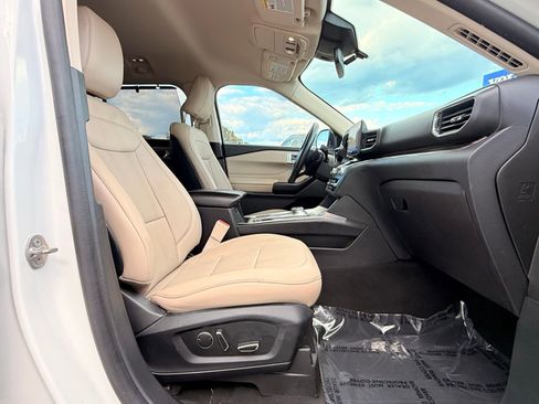 Used 2020 Ford Explorer Limited image 32