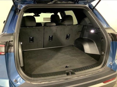 Used 2025 Chevrolet Equinox LT AWD/4WD image 4