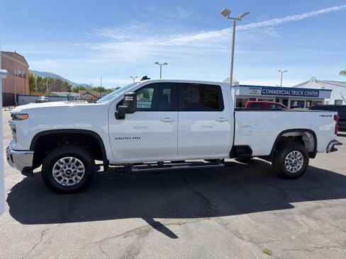 Used 2025 Chevrolet Silverado 2500 LT w/ Convenience Package image 5