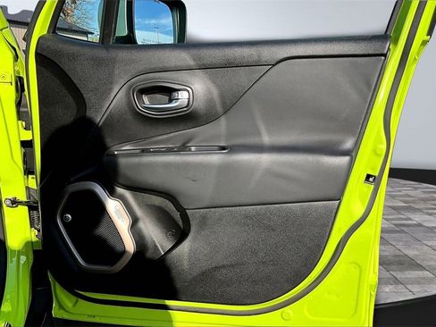 Used 2017 Jeep Renegade Limited image 24