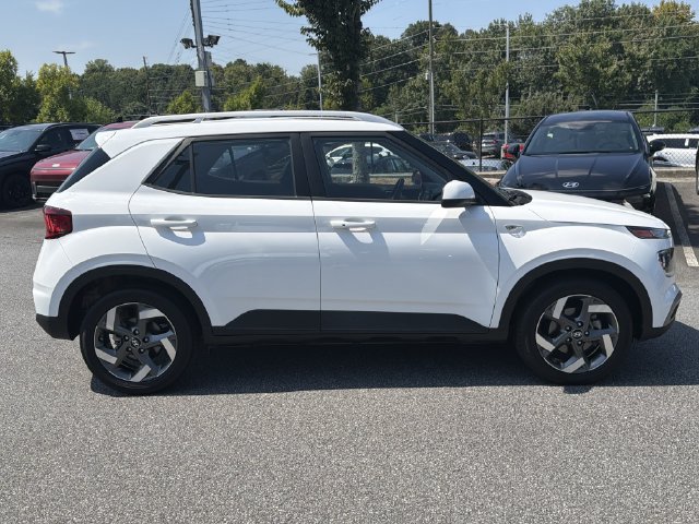 Certified 2025 Hyundai Venue SEL FWD image 9