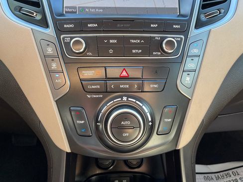 Used 2019 Hyundai Santa Fe XL image 16