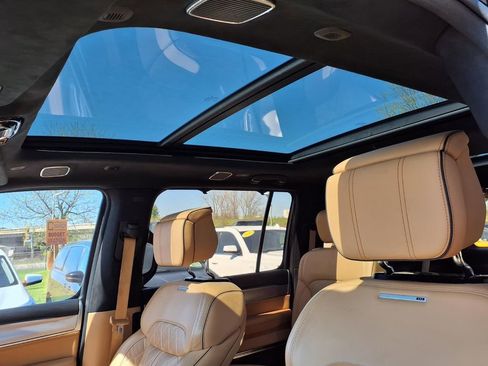 Used 2022 Jeep Grand Wagoneer Series III AWD/4WD image 21