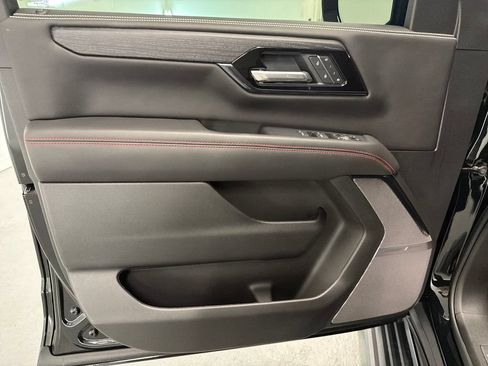 Used 2025 GMC Yukon AT4 Ultimate w/ LPO, AT4 Appearance Package AWD/4WD image 12