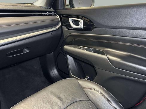 Used 2022 Jeep Compass Limited image 21