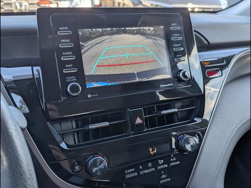 Used 2022 Toyota Camry LE image 11