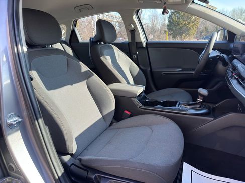Used 2025 Kia K4 LXS image 30