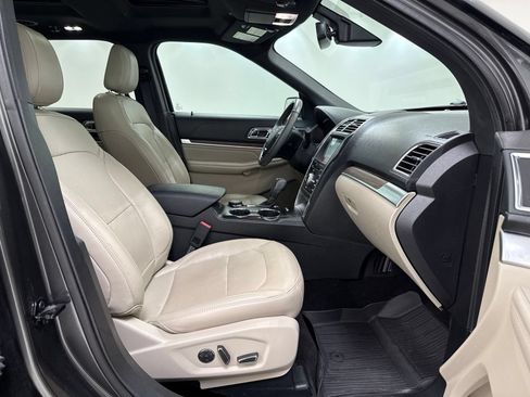 Used 2018 Ford Explorer Limited w/ Equipment Group 301A AWD/4WD image 33