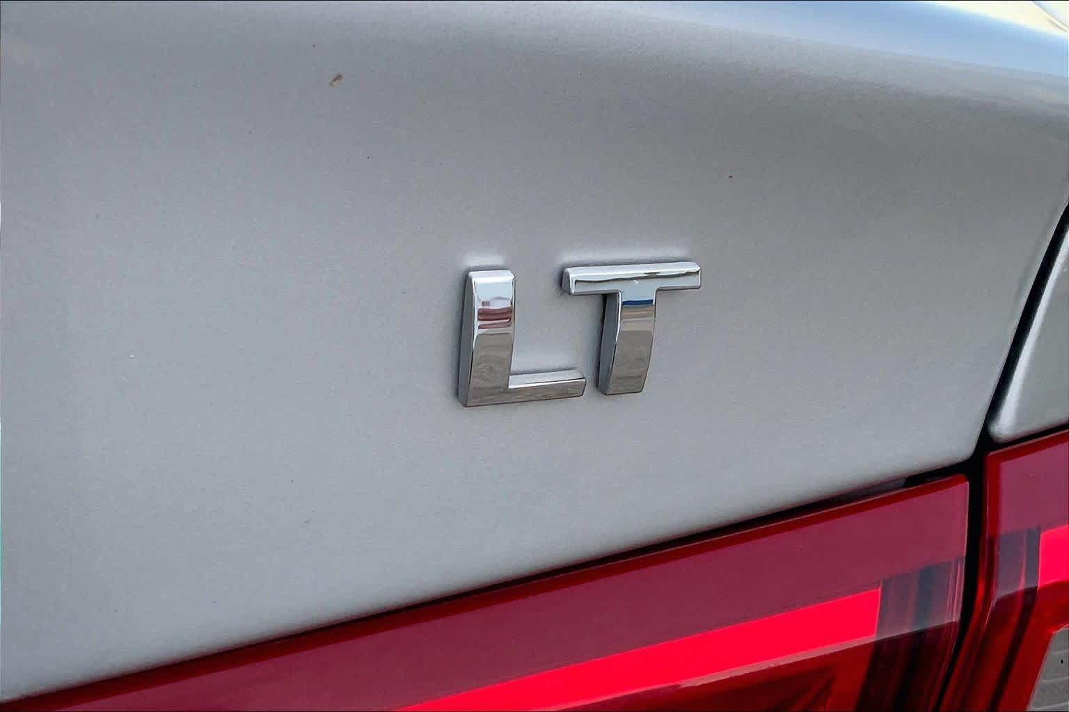 Used 2018 Chevrolet Malibu LT FWD image 9