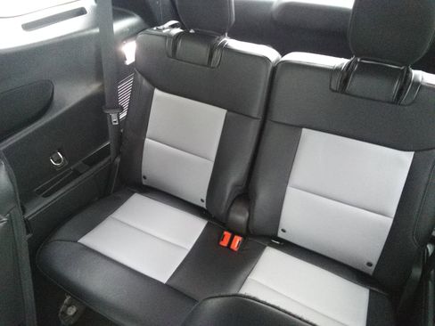 Used 2022 Ford Explorer XLT w/ XLT Sport Appearance Package AWD/4WD image 10