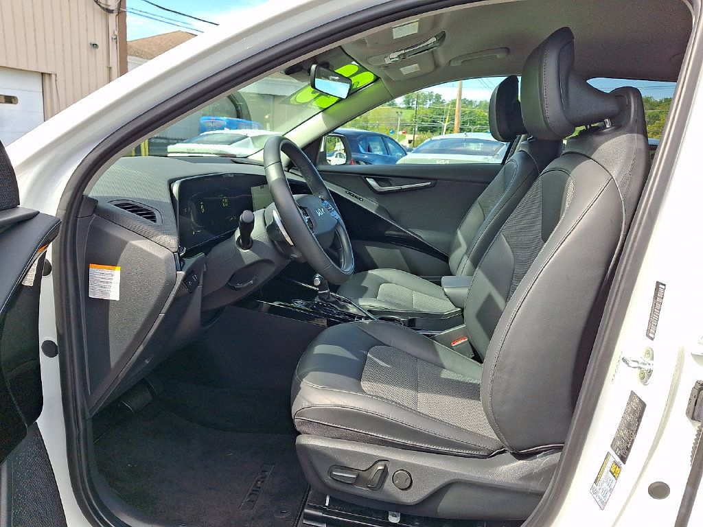 Certified 2023 Kia Niro EX FWD image 15