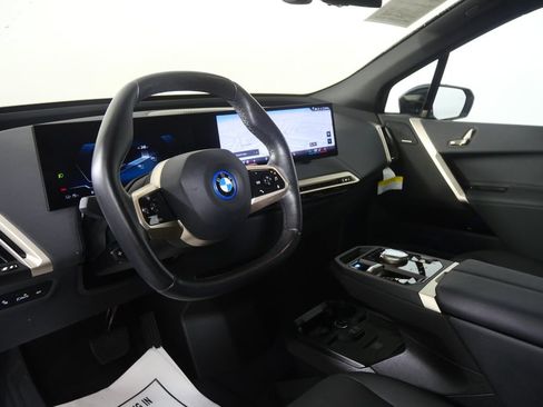 Used 2024 BMW iX xDrive50 w/ Sport Package AWD/4WD image 12