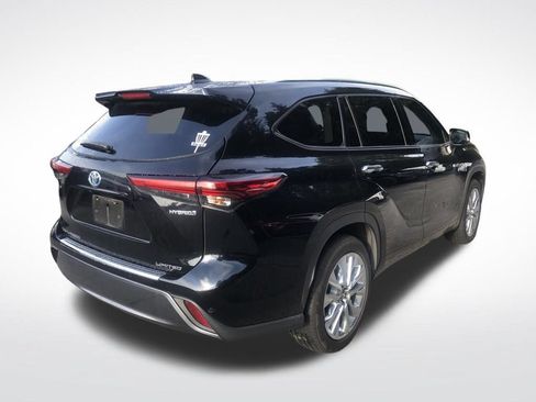 Used 2021 Toyota Highlander Limited FWD image 4