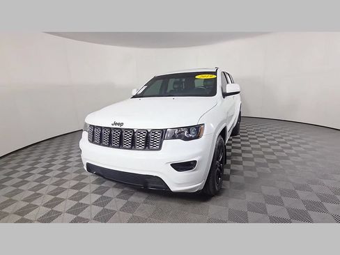 Used 2019 Jeep Grand Cherokee Altitude RWD image 47