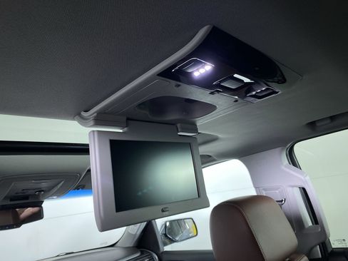 Certified 2019 Chevrolet Suburban Premier w/ Premier Plus Edition image 19