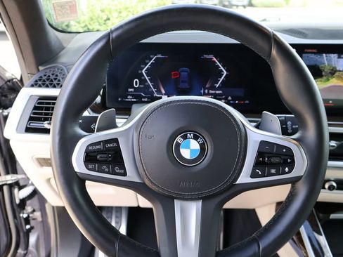 Used 2023 BMW X7 xDrive40i w/ M Sport Package AWD/4WD image 98
