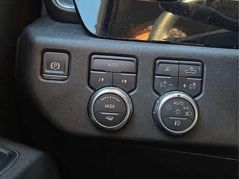 Used 2025 GMC Sierra 1500 SLT image 26