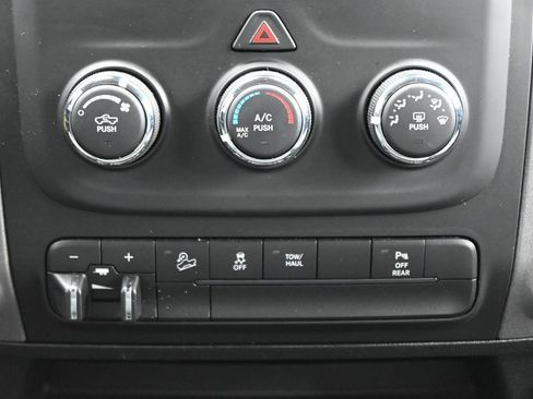 Used 2018 RAM 2500 Tradesman w/ Chrome Appearance Group AWD/4WD image 19