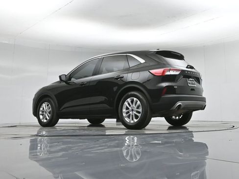 Certified 2022 Ford Escape SE image 4