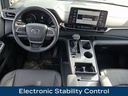 Used 2024 Toyota Sienna XLE Woodland Edition image 17