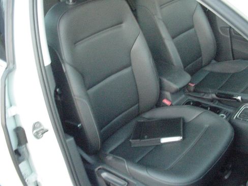 Used 2016 Volkswagen Golf Limited Edition image 44