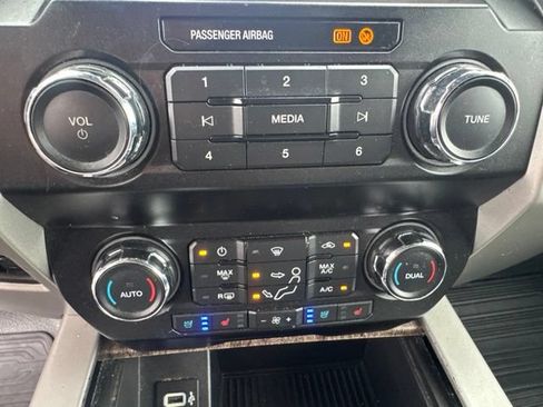 Used 2019 Ford F250 Lariat w/ Lariat Ultimate Package AWD/4WD image 28