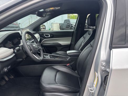 Used 2025 Jeep Compass Limited AWD/4WD image 25