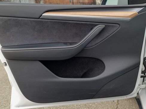 Used 2024 Tesla Model Y Long Range image 17