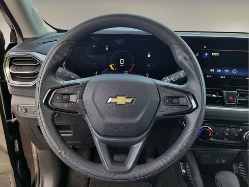 Used 2025 Chevrolet TrailBlazer LT FWD image 19
