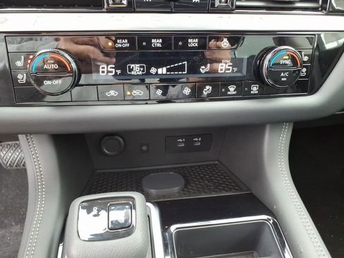 New 2026 Nissan Pathfinder Platinum AWD/4WD image 21