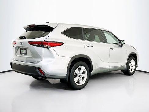 Used 2023 Toyota Highlander LE image 9