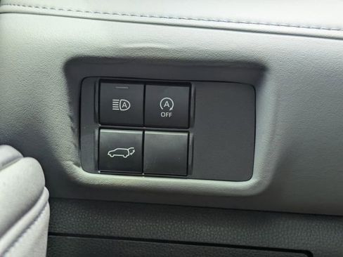 Used 2023 Toyota Highlander LE FWD image 26