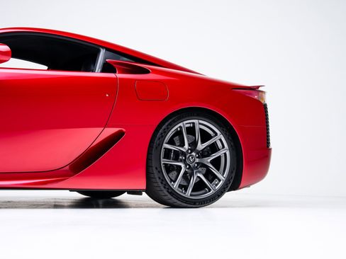 Used 2012 Lexus LFA image 11