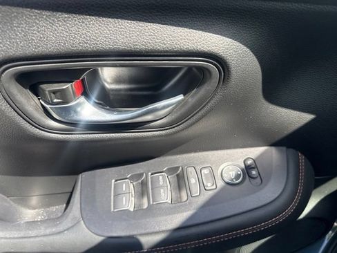Used 2025 Honda HR-V Sport image 8